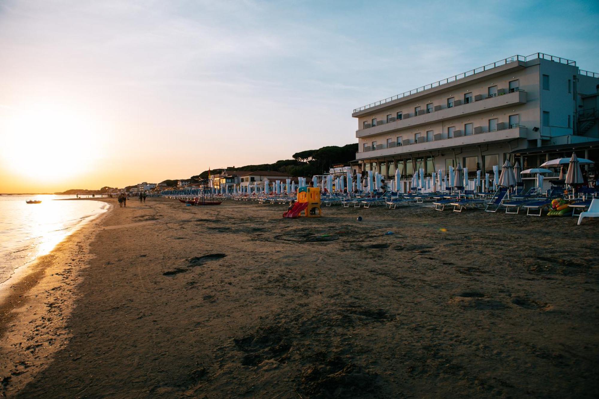 Hotel Parrini Follonica Eksteriør bilde