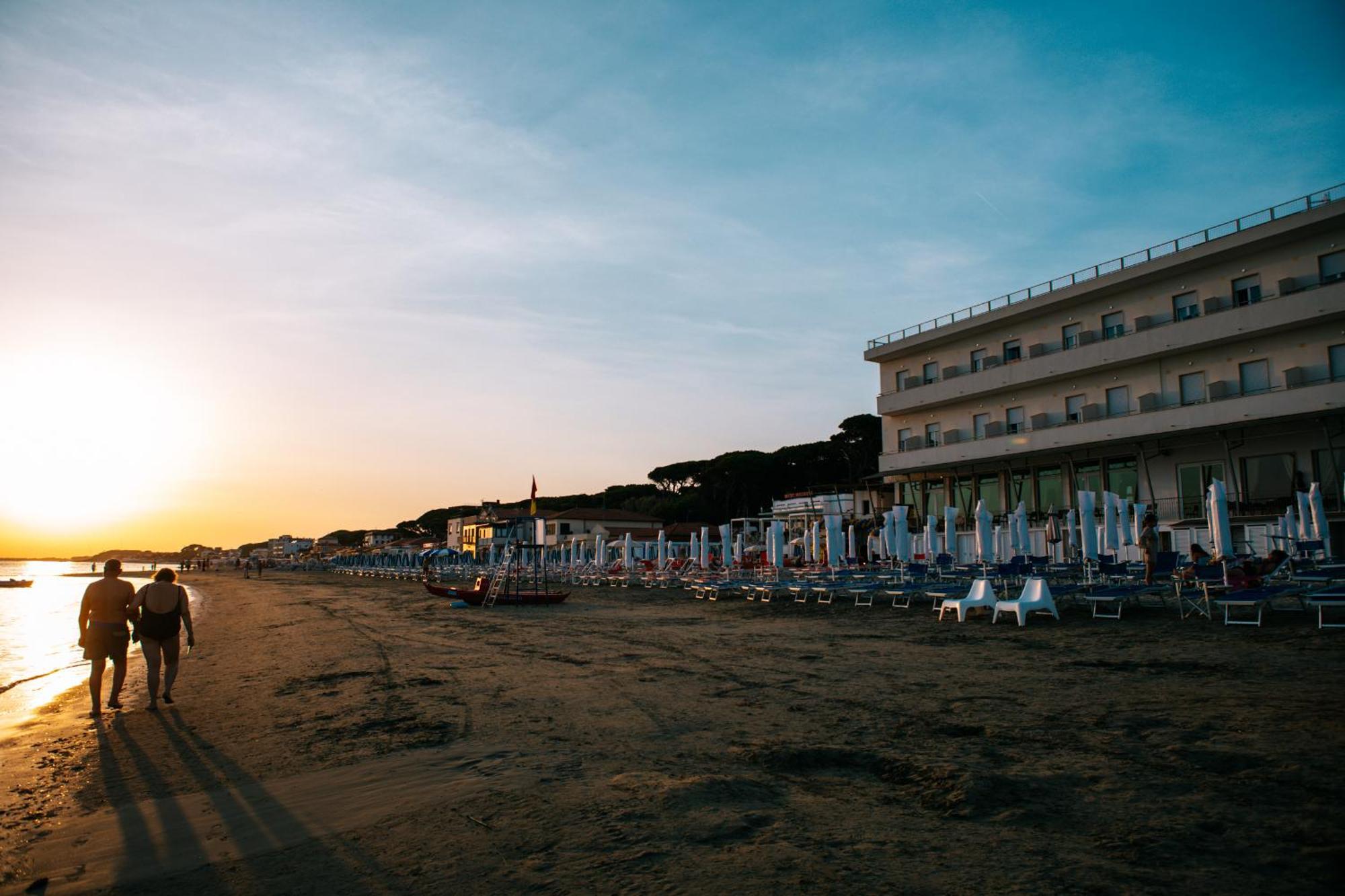 Hotel Parrini Follonica Eksteriør bilde